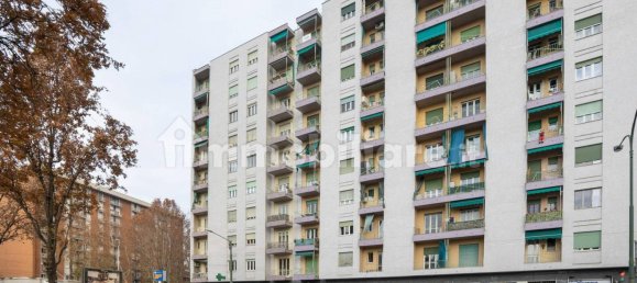 2 bedrooms Apartment in Turin, Italy No. 58389 2