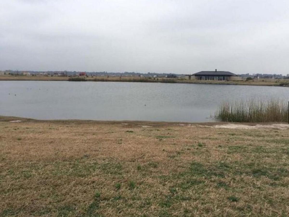  Land in Escobar, Argentina No. 114203