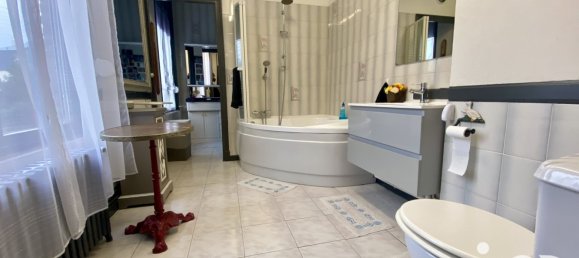 Casa de 5 dormitorios en Saint-Quentin, France No. 55068 12