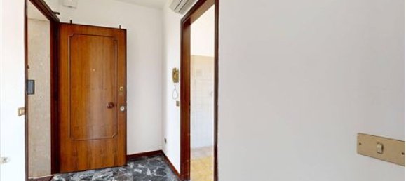 2 bedrooms Apartment in Padua, Italy No. 298623 3