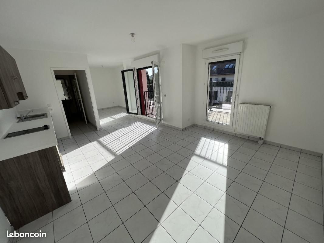 Studio in Saint-Cheron, France No. 181800