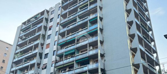 3 bedrooms Apartment in Milan, Italy No. 324766 5