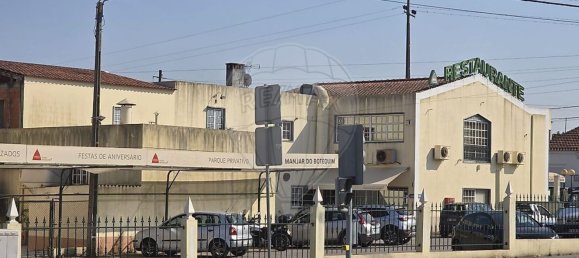 641m² Commercial property in Torres Novas, Portugal No. 234275 2