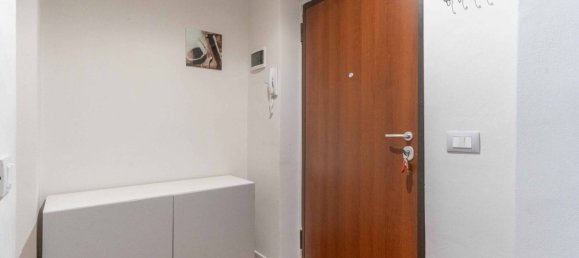 1 bedroom Apartment in Milan, Italy No. 281746 8