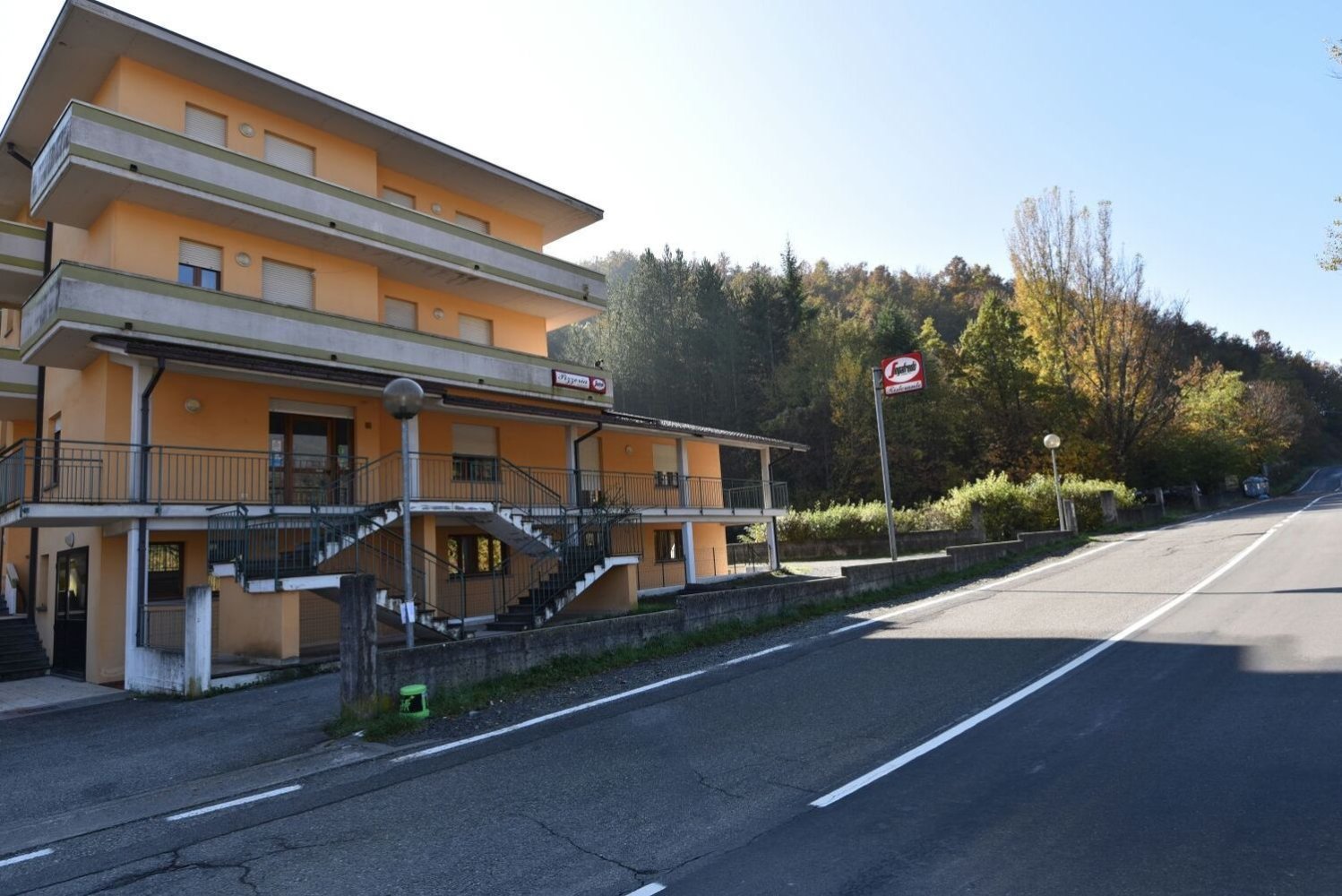 640m² Commercial property in Borgo Val di Taro, Italy No. 256743
