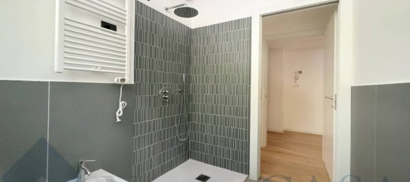 1 bedroom Apartment in Milan, Italy No. 275251 10