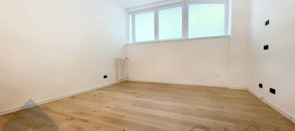1 bedroom Apartment in Milan, Italy No. 275251 6