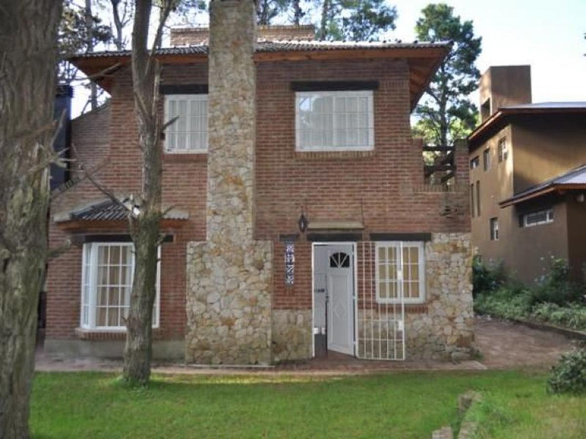 3 bedrooms House in Mar del Plata, Argentina No. 73789