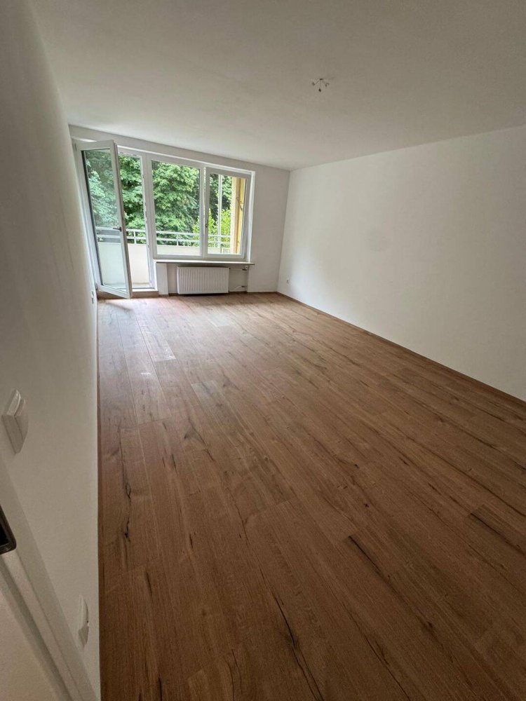 3 rooms Apartment in Munich, Germany No. 306015
