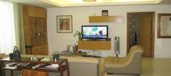4 bedrooms Apartment in Hoan Kiem, Vietnam No. 5590 2