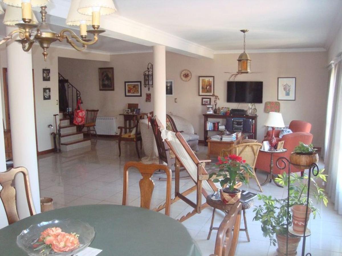 Apartamento de 4 dormitorios en Mar del Plata, Argentina No. 88113
