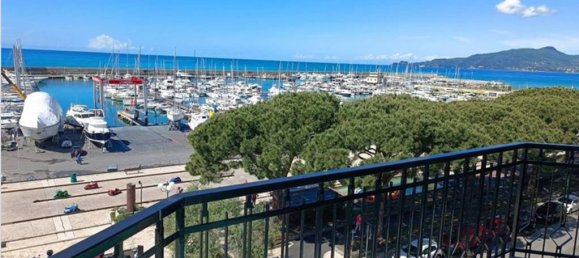 Квартира с 3 спальнями в Кьявари, Италия № 120912 4