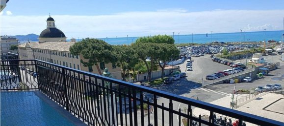 Квартира с 3 спальнями в Кьявари, Италия № 120912 7