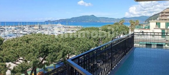 Квартира с 3 спальнями в Кьявари, Италия № 120912 3