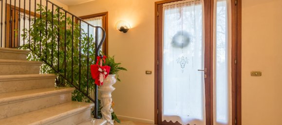 Вилла с 4 спальнями в Ронкаде, Италия № 92995 3