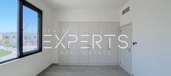 5 bedrooms Villa in Yas Island, UAE No. 56751 11