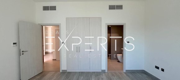 5 bedrooms Villa in Yas Island, UAE No. 56751 9