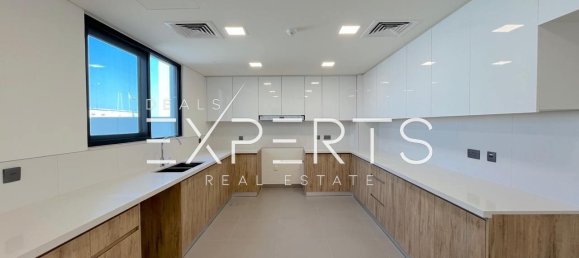 5 bedrooms Villa in Yas Island, UAE No. 56751 3