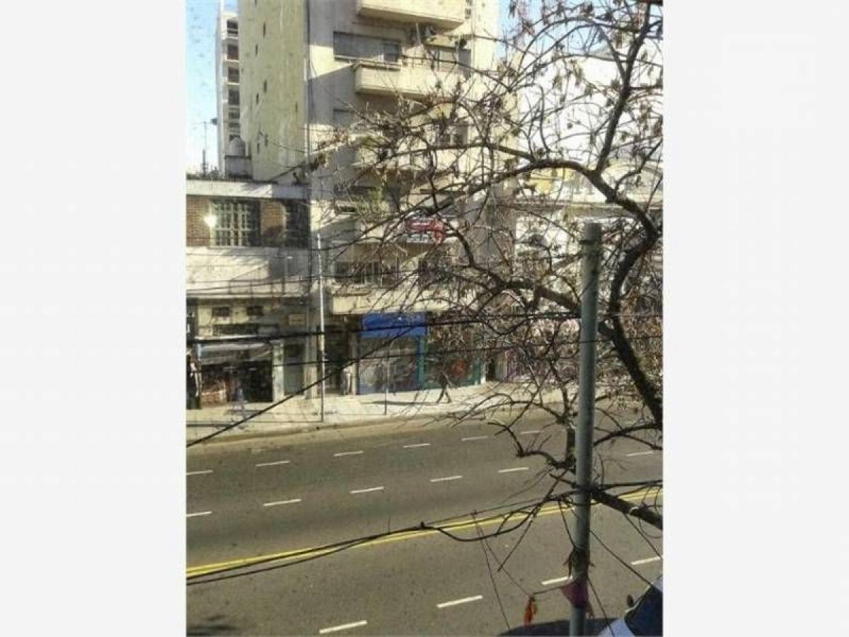 700m² Commercial property in Buenos Aires, Argentina No. 106766