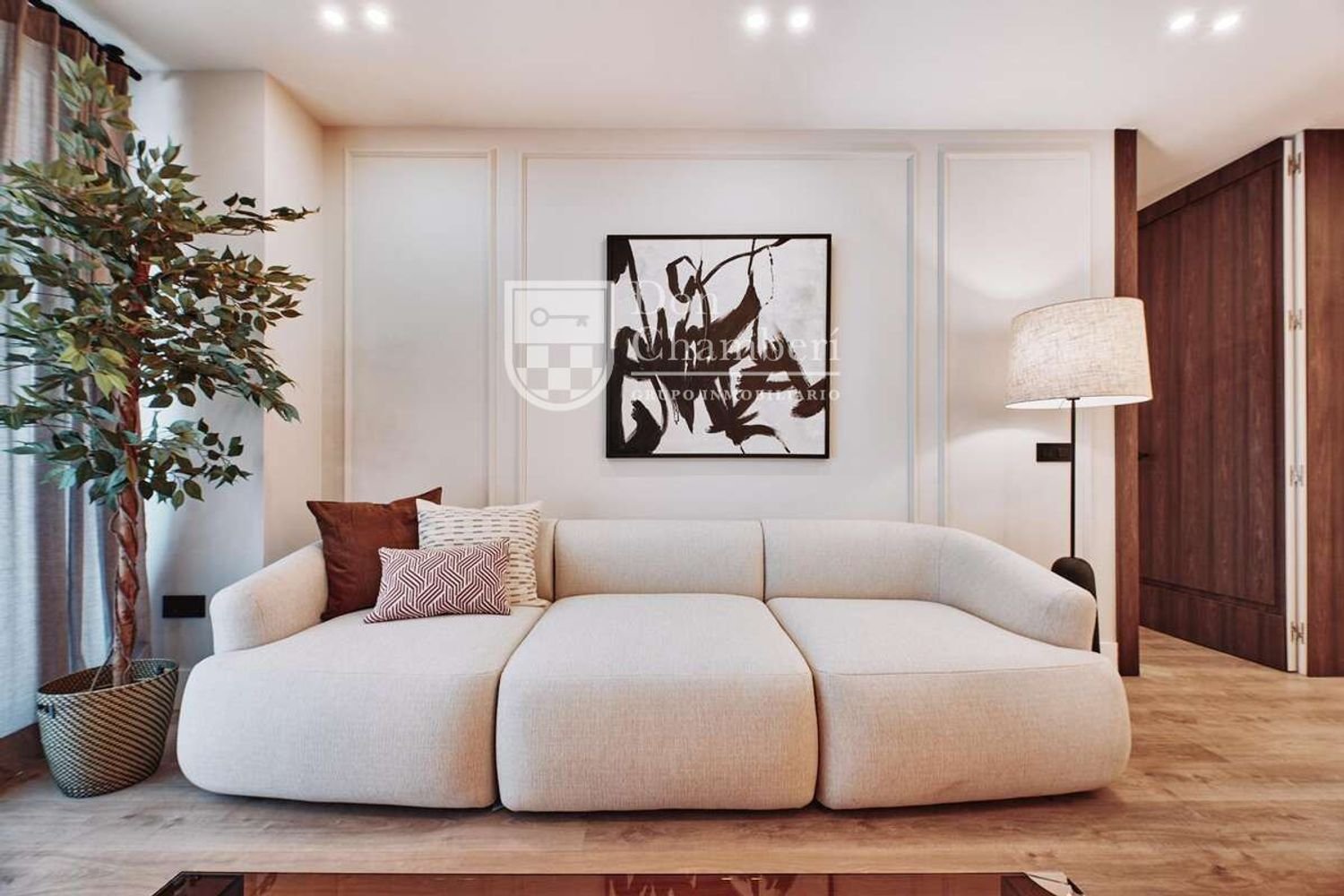 Apartamento de 3 dormitorios en Madrid, Spain No. 120012