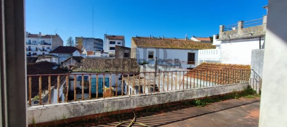 Здание с 6 спальнями в Карташу, Португалия № 155046 8