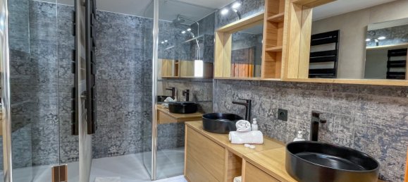 5 bedrooms Apartment in Les Belleville, France No. 1231 4