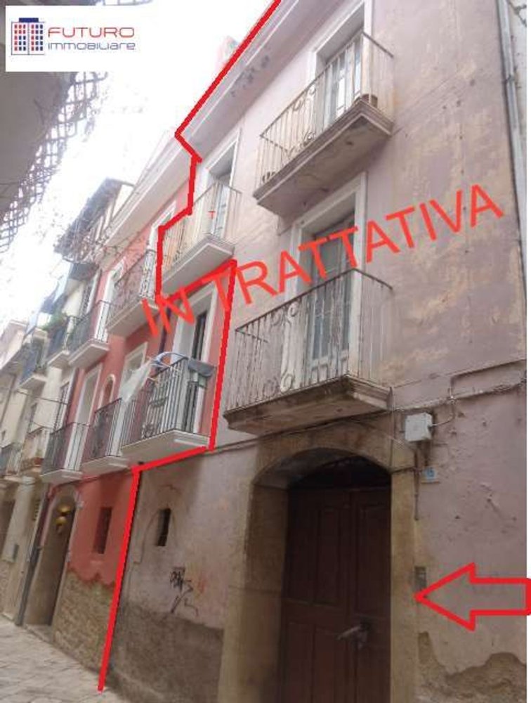  بناية في Fondi, Italy 200متر مربع رقم 318398