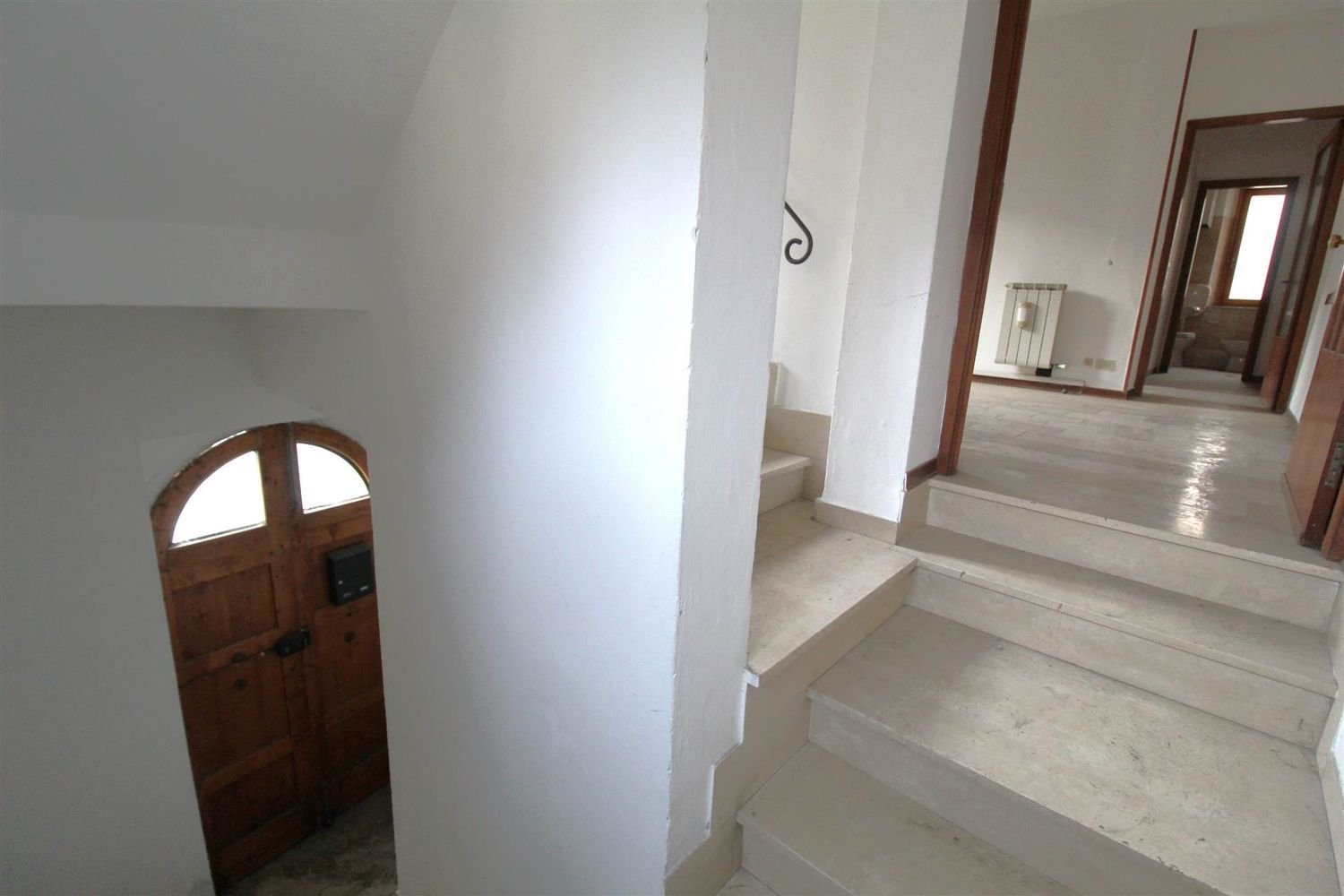 120m² Office in Colle di Val d'Elsa, Italy No. 203715