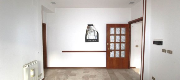 120m² Office in Colle di Val d'Elsa, Italy No. 203715 4