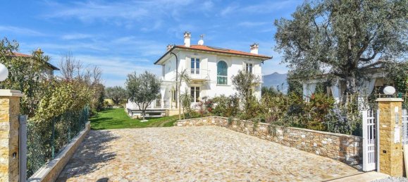 5 bedrooms Villa in Forte dei Marmi, Italy No. 69390 13