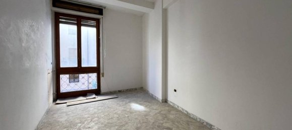 5 rooms Apartment in Catanzaro, Italy No. 29478 9