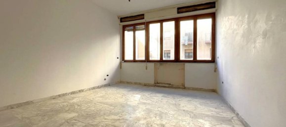 5 rooms Apartment in Catanzaro, Italy No. 29478 3