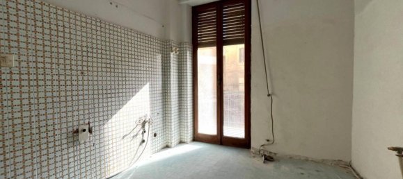 5 rooms Apartment in Catanzaro, Italy No. 29478 5