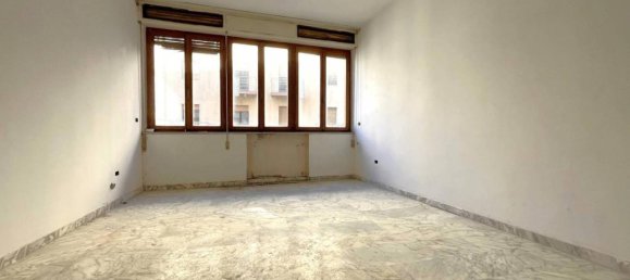 5 rooms Apartment in Catanzaro, Italy No. 29478 2