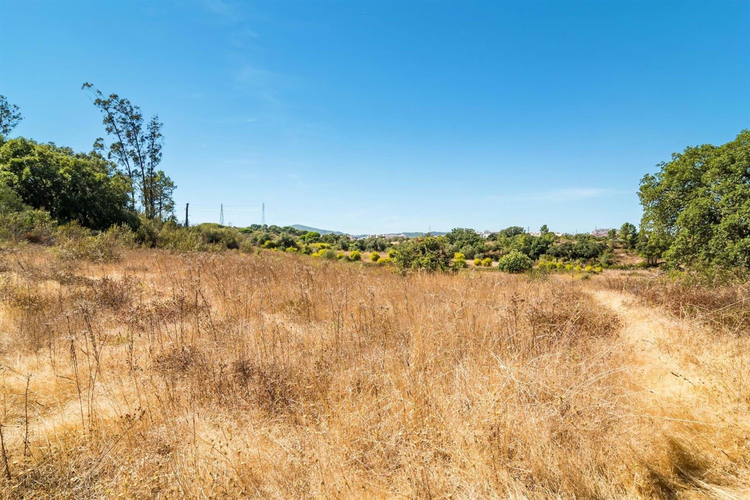  Land in Setubal, Portugal No. 204650