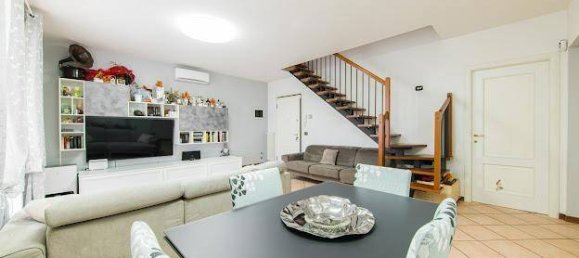 4 bedrooms Penthouse in Rubiera, Italy No. 7434 27