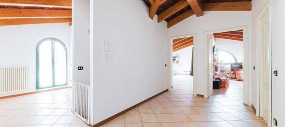 4 bedrooms Penthouse in Rubiera, Italy No. 7434 6