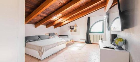 4 bedrooms Penthouse in Rubiera, Italy No. 7434 5
