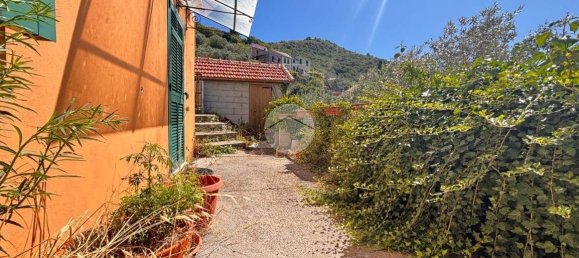 2 bedrooms House in Genoa, Italy No. 291775 4