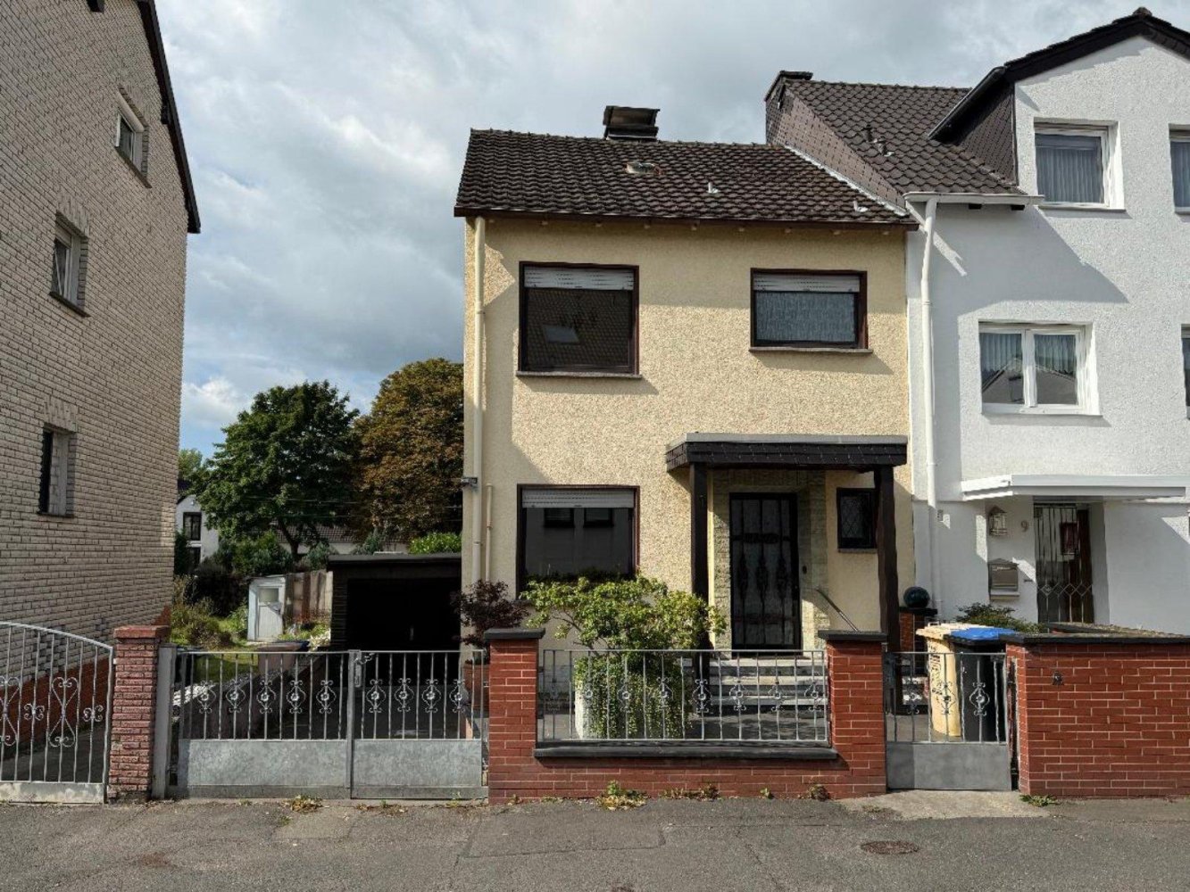 3 bedrooms Townhouse in Bonn, Germany No. 248023