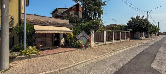 3 rooms Commercial property in Acquanegra Cremonese, Italy No. 337691 23