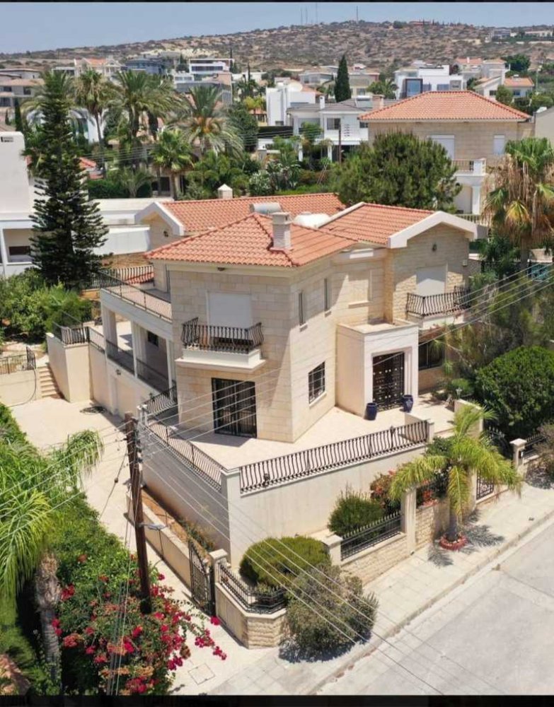 7 bedrooms Villa in Agios Tychonas, Cyprus No. 7133