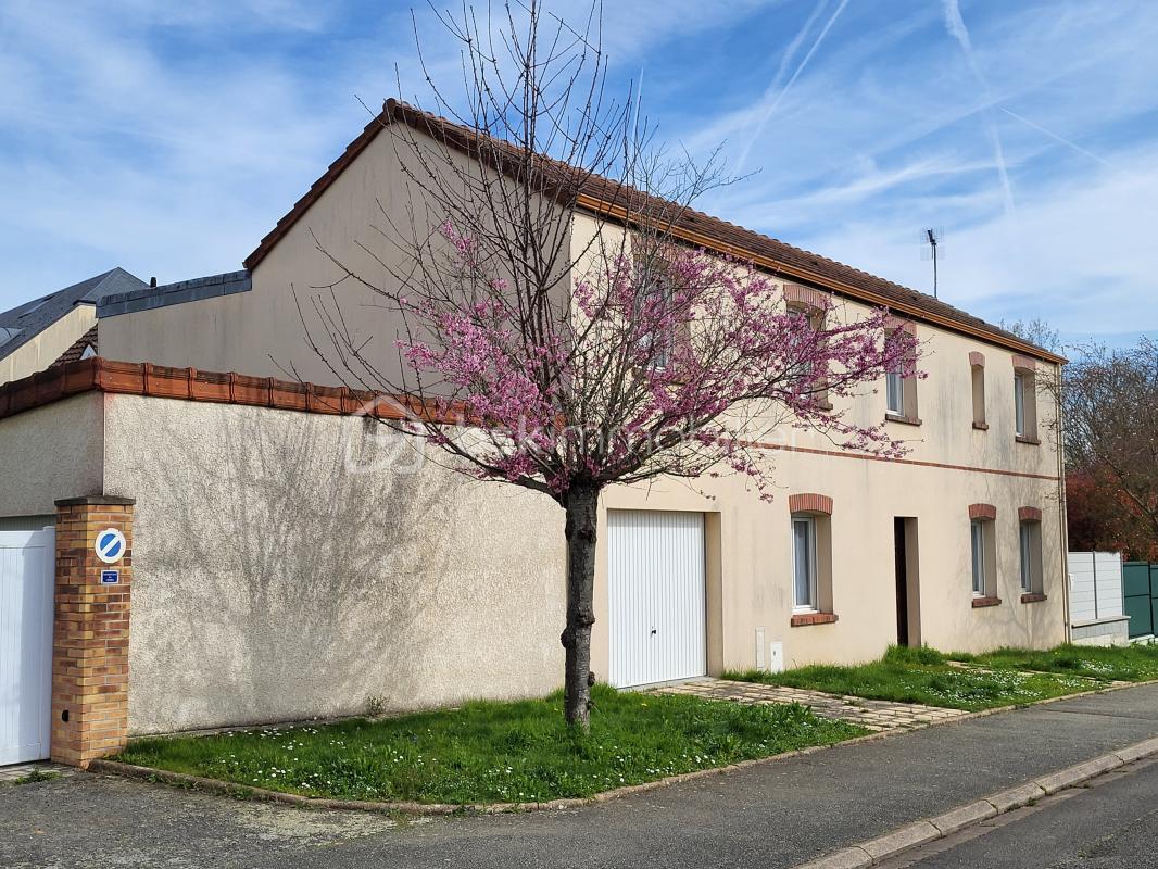 3 bedrooms House in Luce, France No. 74500