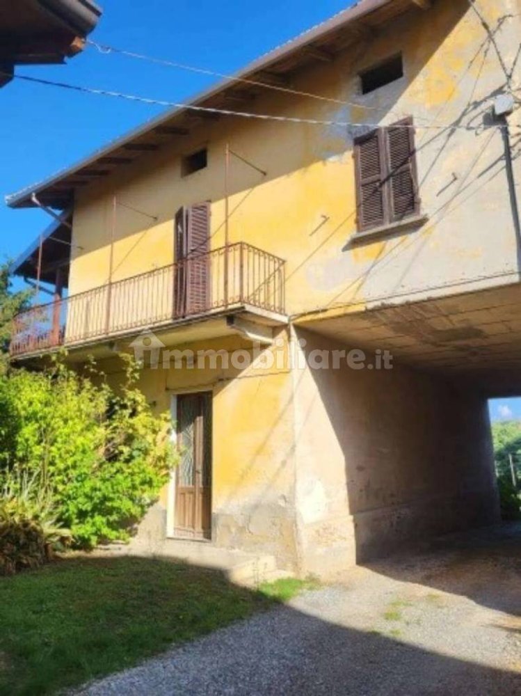 5 bedrooms House in Borgomanero, Italy No. 333540