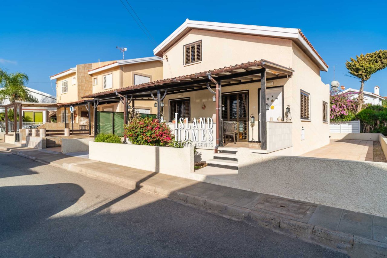 3 bedrooms House in Ayia Napa, Cyprus No. 23960