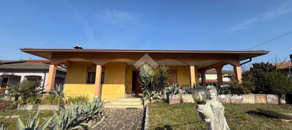 Studio in Fontaniva, Italy No. 7345 3