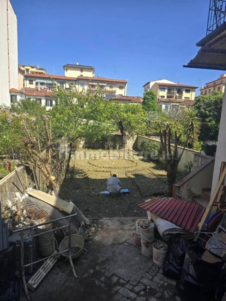 2 bedrooms Apartment in Florence, Italy No. 283840