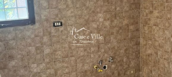 3 bedrooms House in Prato, Italy No. 352977 9