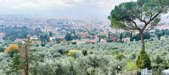 3 bedrooms House in Prato, Italy No. 352977 2