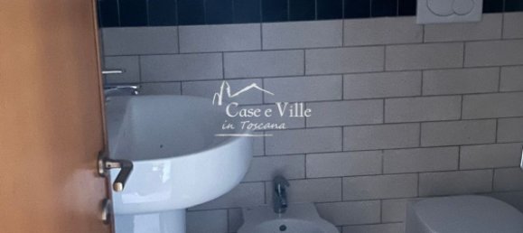 3 bedrooms House in Prato, Italy No. 352977 12